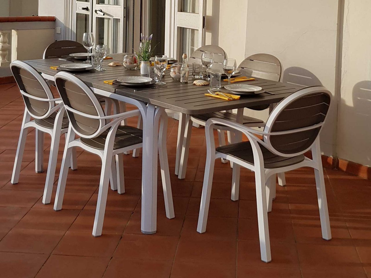 Scopri i TestimonialsSet tavolo Alloro 140/210 con 6 poltrone Palma