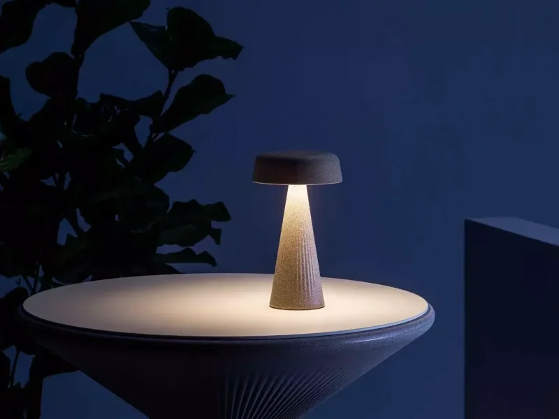 Plust Lampada Da Tavolo Fade Con Kit Luce