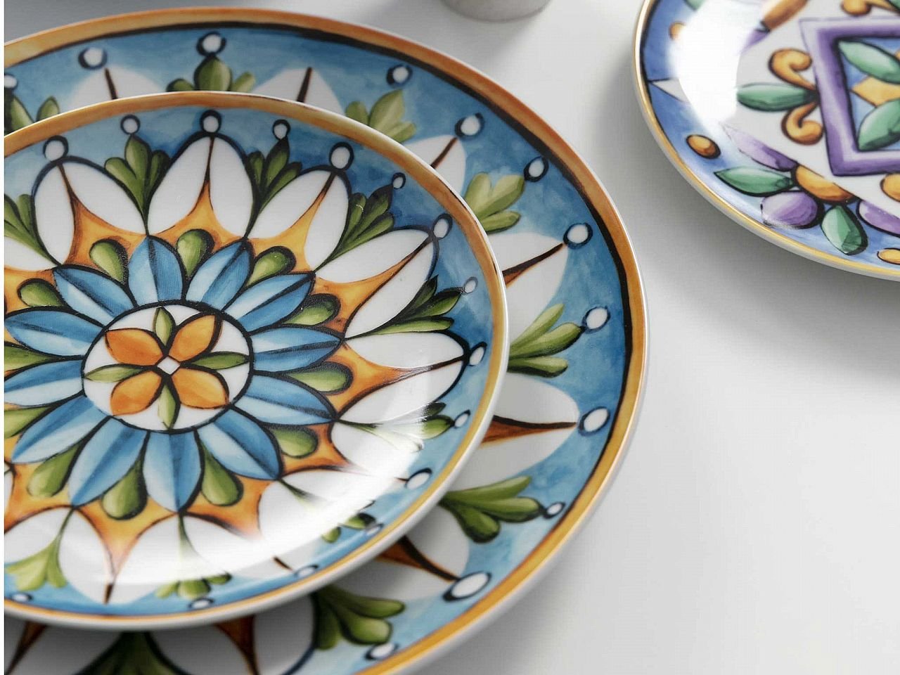 Servizio Da Tavola Sonoma In Gres 16 Pezzi Per 4 Persone, Esterno Nero E Interno Dipinto A Mano Colori Misti Blu, Verde, Rosso, Giallo