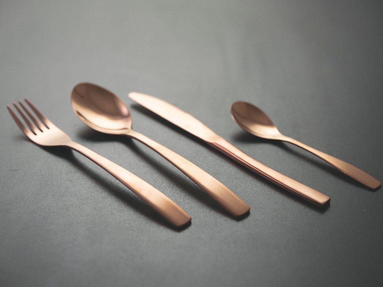 Set posate Madison 24 pezzi in acciaio copper lucido