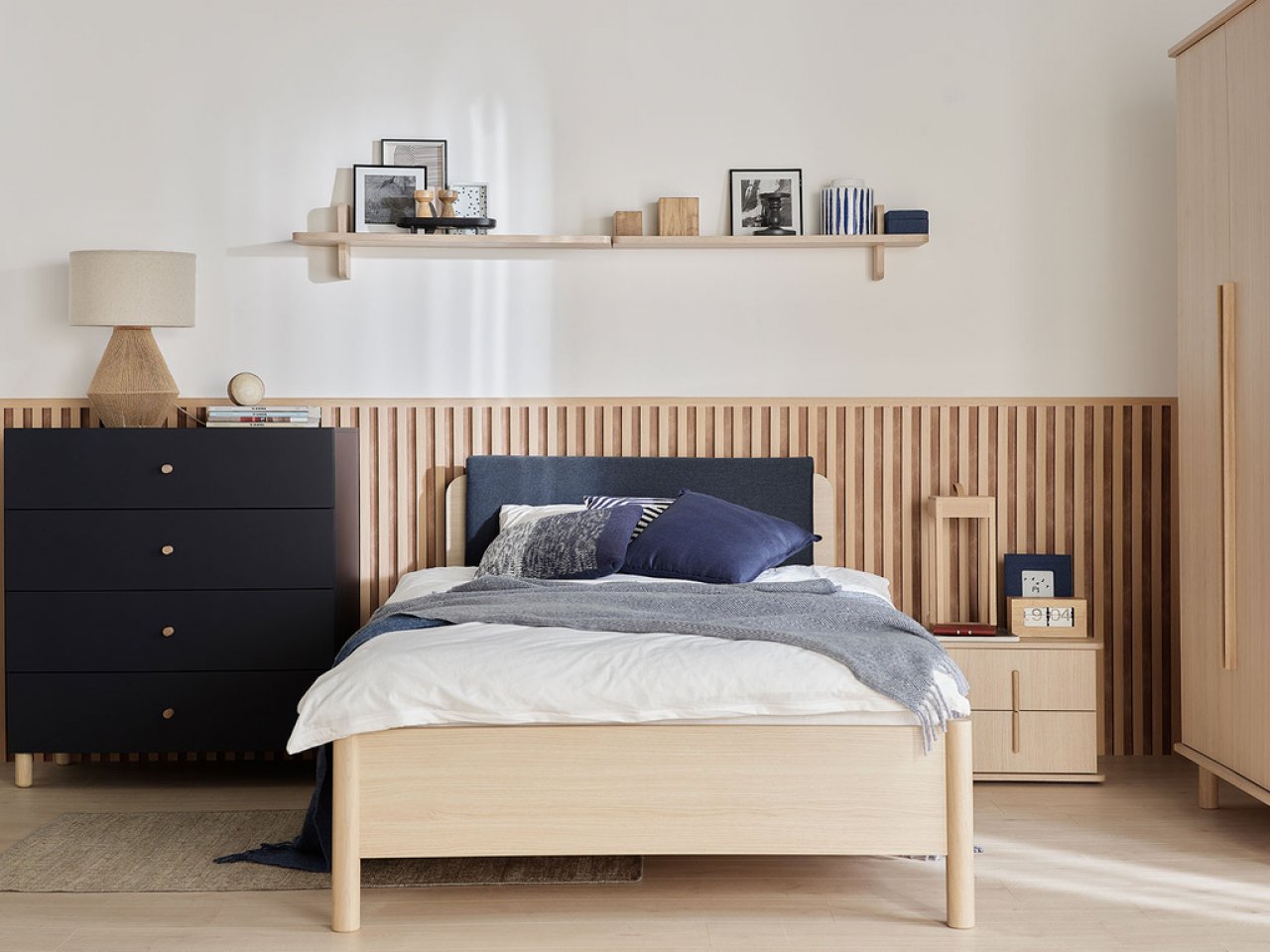 Letto con testata dritta con supporto per materasso con elas 120x200 OMM -1