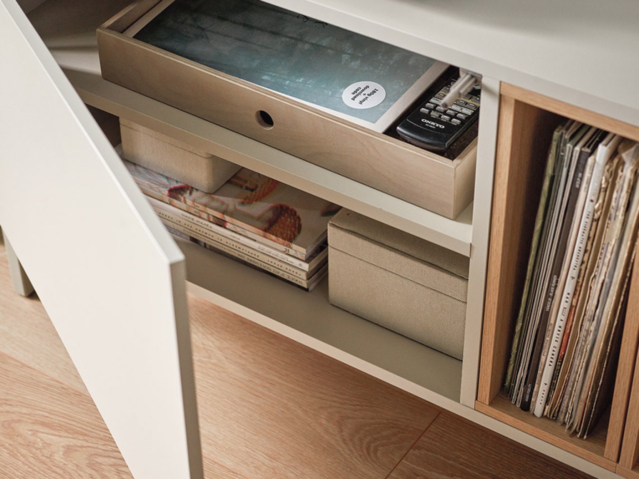 Cabinet RTV con 1 scatola del sistema modulare INTO -3
