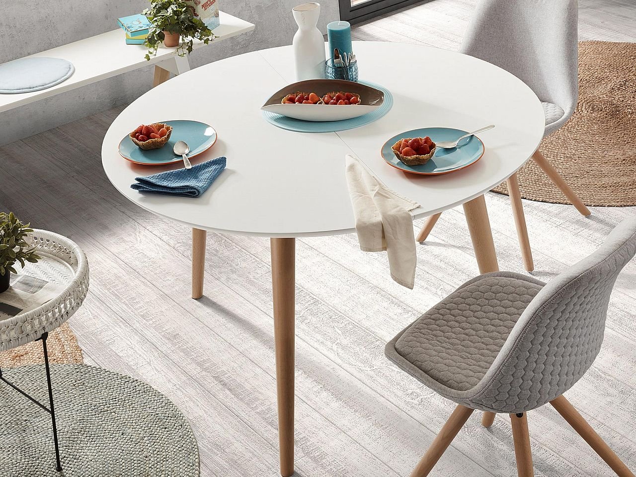 Set di tavolo rotondo Ø 106 cm e 4 sedie da pranzo